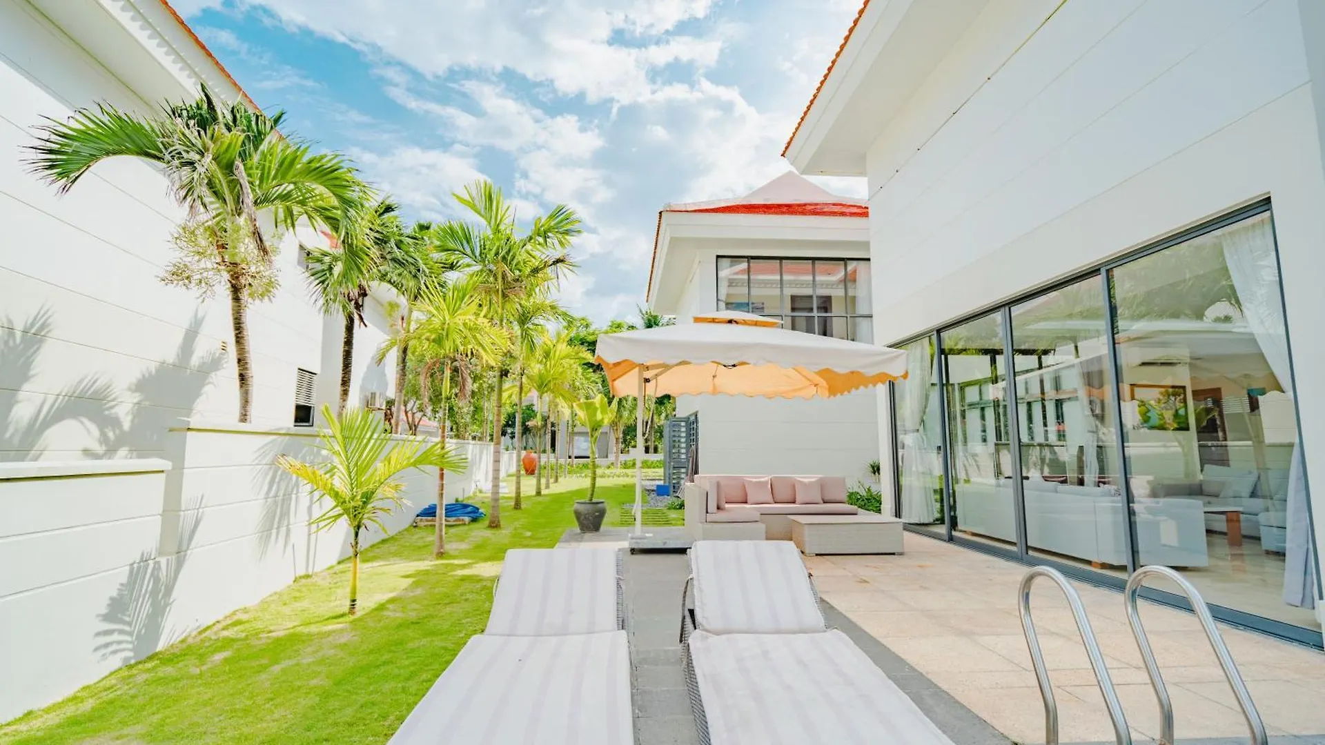 The Ocean Villas Danang 0*, Da Nang